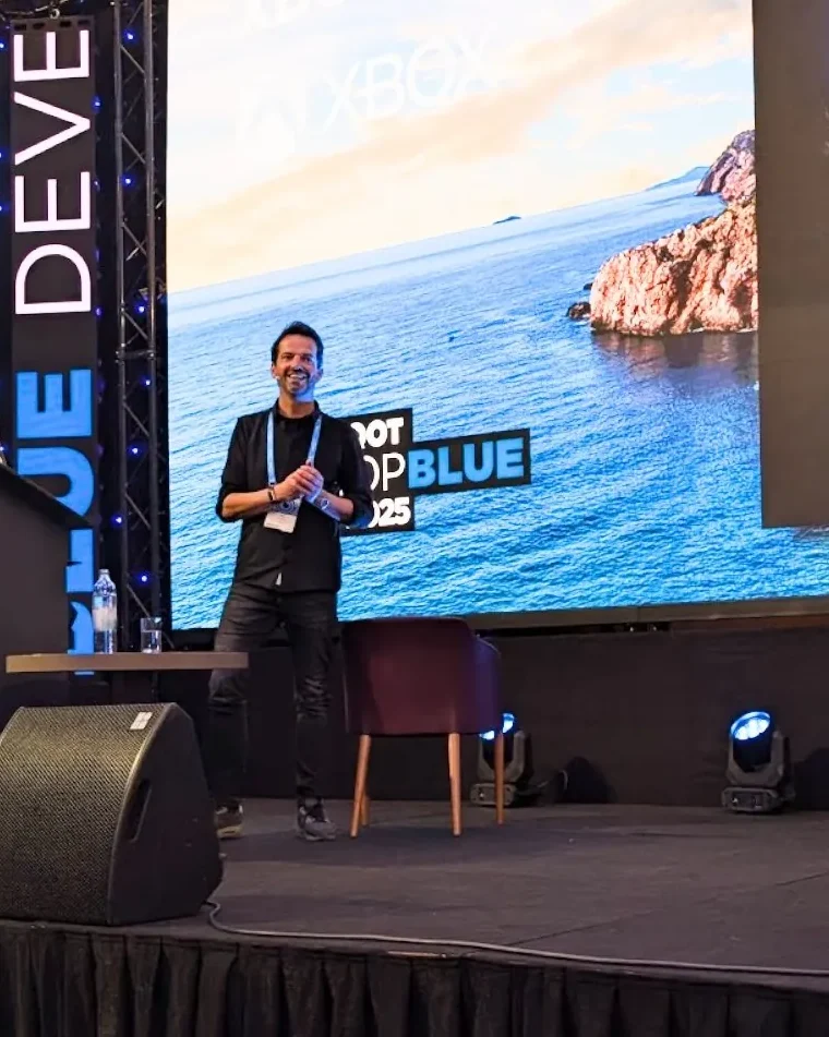 Mike op het podium van Reboot Develop:Blue in Dubrovnik